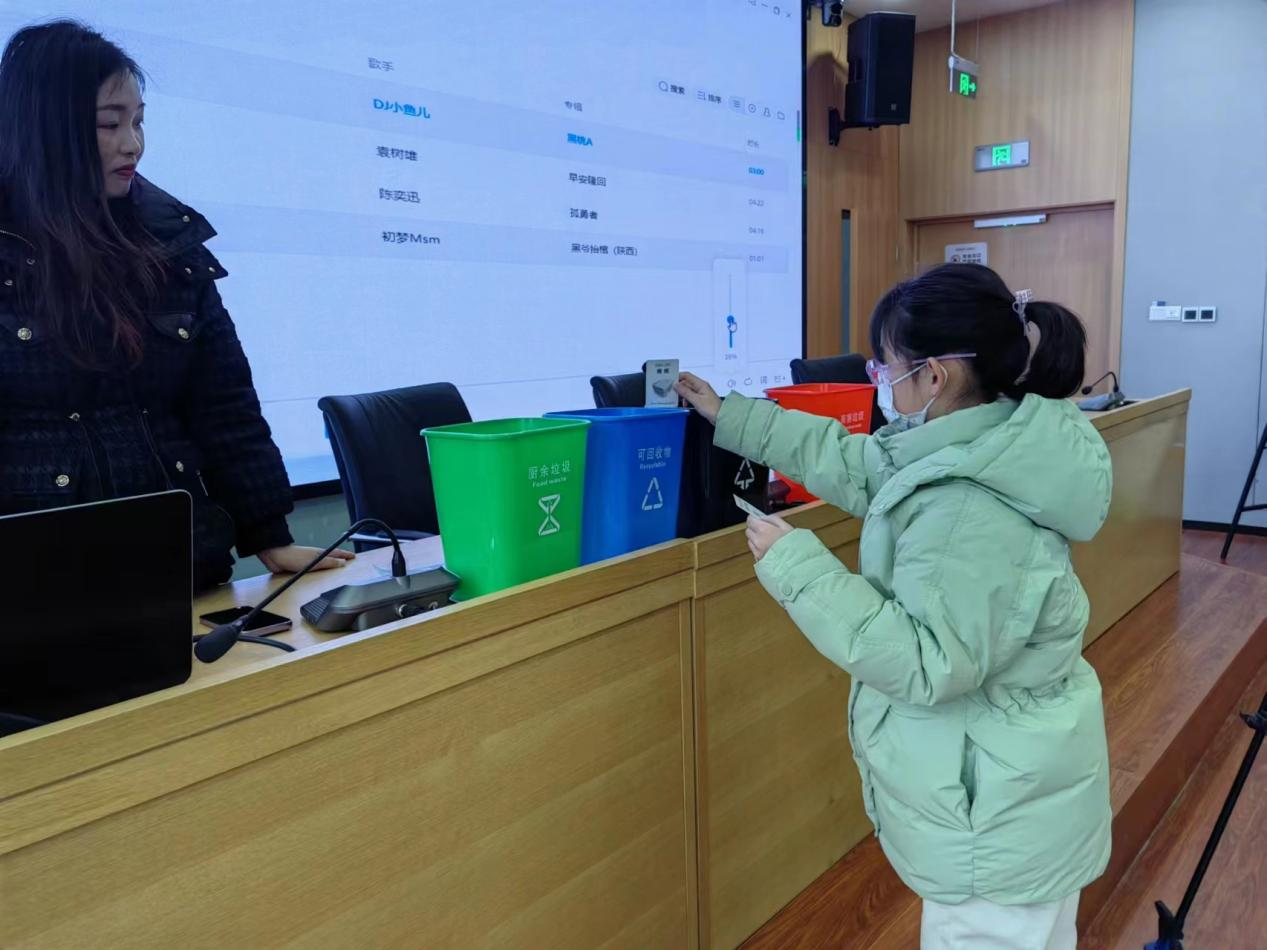 華展貓先生，校園垃圾分類活動(dòng)，智能垃圾分類