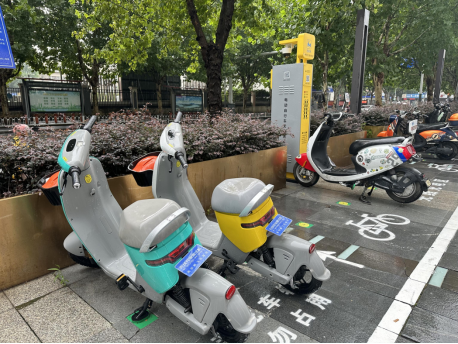 貓先生智能電動車無線充電樁合作，垃圾分類設(shè)備廠家